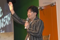 教授の高橋光輝。