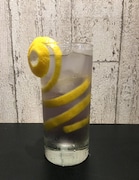 晶モチーフのノンアルコールカクテル「スクリューパイルドライバー」。