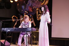 左から小坂明子、キリン（月蝕會議）。