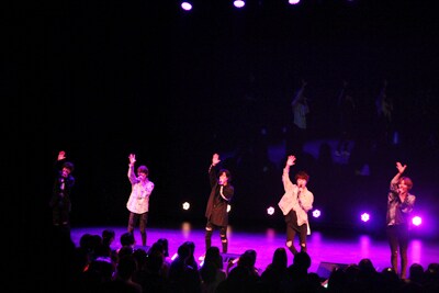 DearDreamのライブの様子。