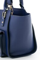 伏見猿比古モデルのバッグ。