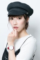 八田美咲モデルの腕時計の着用例。