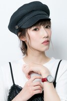 八田美咲モデルの腕時計の着用例。