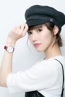 八田美咲モデルの腕時計の着用例。