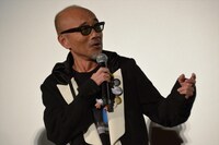 ハマモトさんのお父さん役を務める竹中直人。