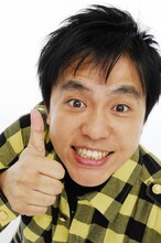 司会の柳原哲也（アメリカザリガニ）。