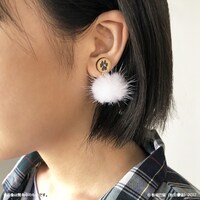 「抜け毛イヤリング」（ハル）の使用例。