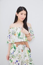 現見ケミィ役の茅原実里。