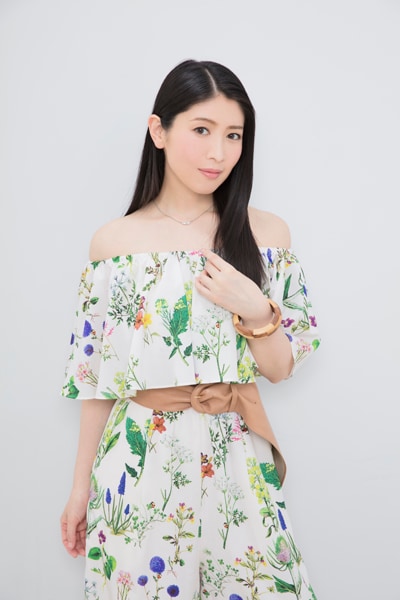 現見ケミィ役の茅原実里。