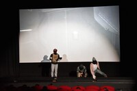 「影鰐 LIVE 上映 2.8 猿楽ナイトツアー」の様子。