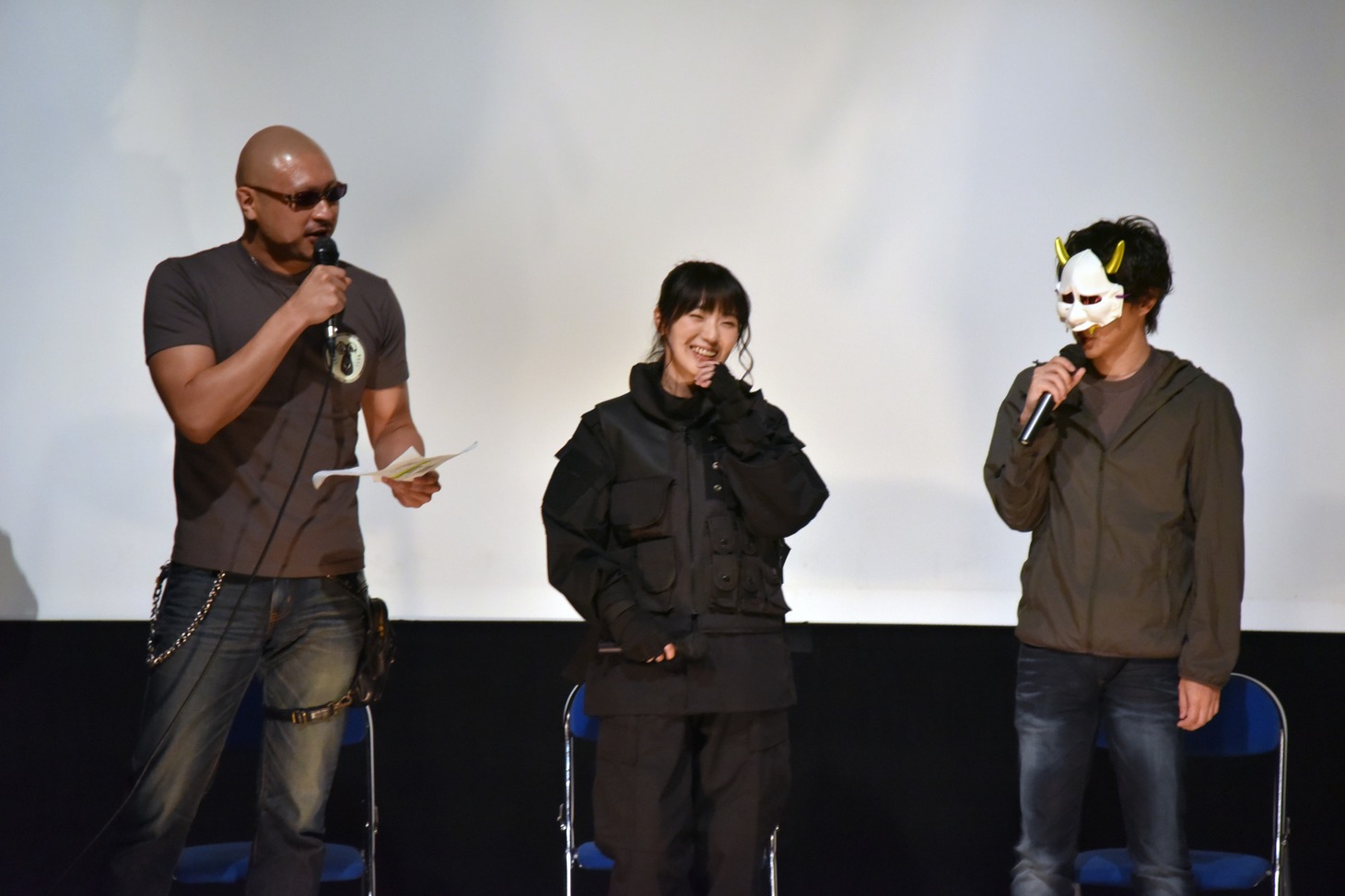 「影鰐 LIVE 上映 2.8 猿楽ナイトツアー」トークショーの様子。左からマフィア梶田、石川由依、あろまほっと（M.S.S Project）。