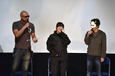 「影鰐 LIVE 上映 2.8 猿楽ナイトツアー」トークショーの様子。左からマフィア梶田、石川由依、あろまほっと(M.S.S Project)。