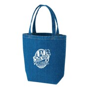 限定グッズの海の家デニムバッグ。