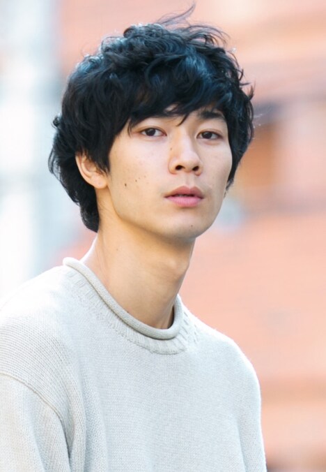 八代智司役の清原翔。