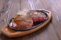 Meat Rush ヨドバシAkiba店の指定メニュー（アンガス牛ステーキ＆ハンバーグ）。