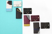 「銀魂」とコラボした財布、スマートフォンケース。