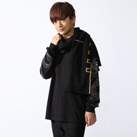 土方十四郎モデルのストール＆ストールピンの着用例。