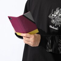 高杉晋助モデルのスマートフォンケースの使用例。