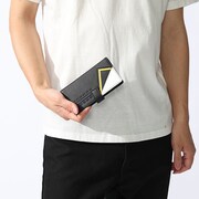 土方十四郎モデルのスマートフォンケースの使用例。