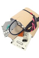 百モデルのかごバッグ使用例。