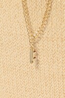 百モデルのかごバッグ。