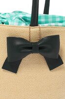 二階堂大和モデルのかごバッグ。