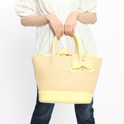 六弥ナギモデルのかごバッグ使用例。