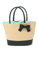 二階堂大和モデルのかごバッグ。