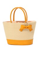 和泉三月モデルのかごバッグ。