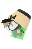 二階堂大和モデルのかごバッグ使用例。