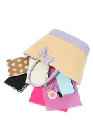 逢坂壮五モデルのかごバッグ使用例。