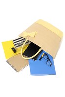 六弥ナギモデルのかごバッグ使用例。