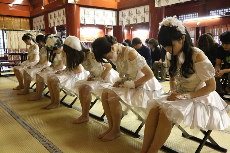 神田明神でのヒット祈願の様子。
