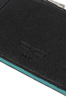 宜野座伸元モデルのパスケース。