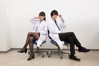 「リケ恋～理系が恋に落ちたので証明してみた。～」のビジュアル。左から氷室菖蒲役の浅川梨奈、雪村心夜役の西銘駿。