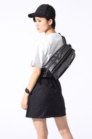 ボディバッグの使用例。