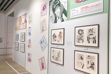 「いちご100%」「ニセコイ」の展示コーナー。(c)河下水希／集英社 (c)古味直志／集英社