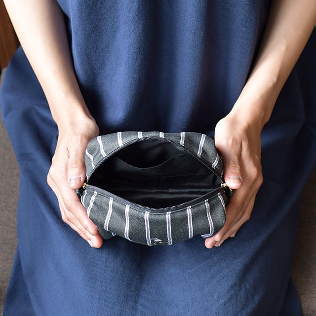 刺繍トラペーズポーチ