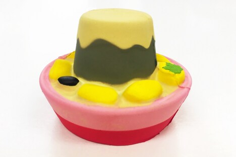 特典の「露天風呂プリン」を模したスクイーズ。