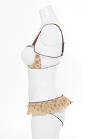 サーバルモデルのランジェリーセット。