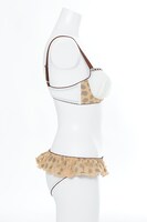 サーバルモデルのランジェリーセット。