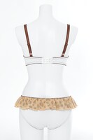 サーバルモデルのランジェリーセット。