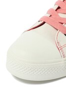 トキモデルのスニーカー。