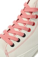 トキモデルのスニーカー。