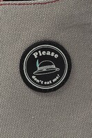 かばんモデルのスニーカー。