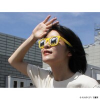 「ポプ子とピピ美になれるサングラス」の着用例。