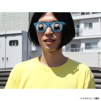 「ポプ子とピピ美になれるサングラス」の着用例。