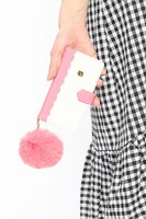 トキモデルのスマートフォン使用イメージ。