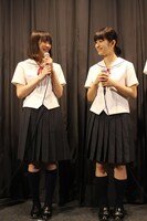 左から南沙良、蒔田彩珠。