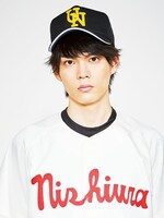 大橋典之扮する阿部隆也。